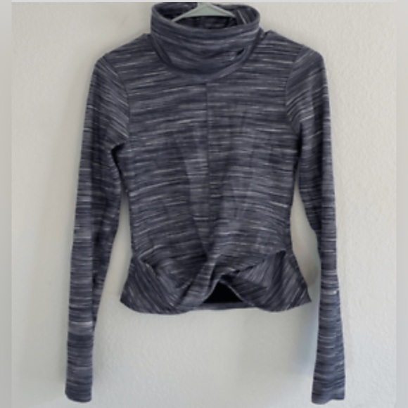 Lululemon Melodic Movement Long Sleeve EUC - Picture 6 of 7